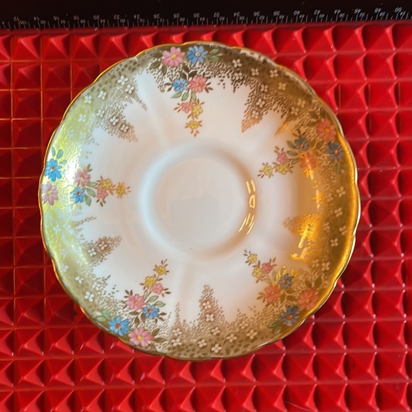 BEAUTIFUL ANTIQUE TUSCAN TEACUP AND SAUCER IN PINK & GOLD - Picture 10 of 12